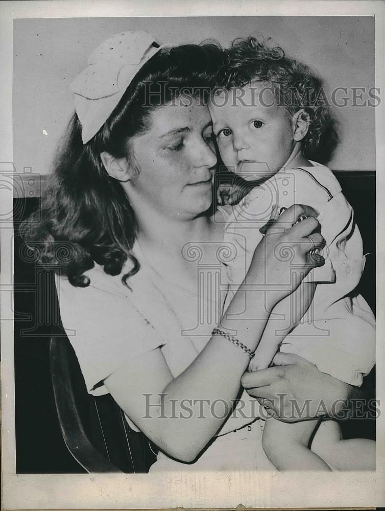 1946 Press Photo Joan Moore Charges GI Leslie Moore With Annulment Suit - Historic Images