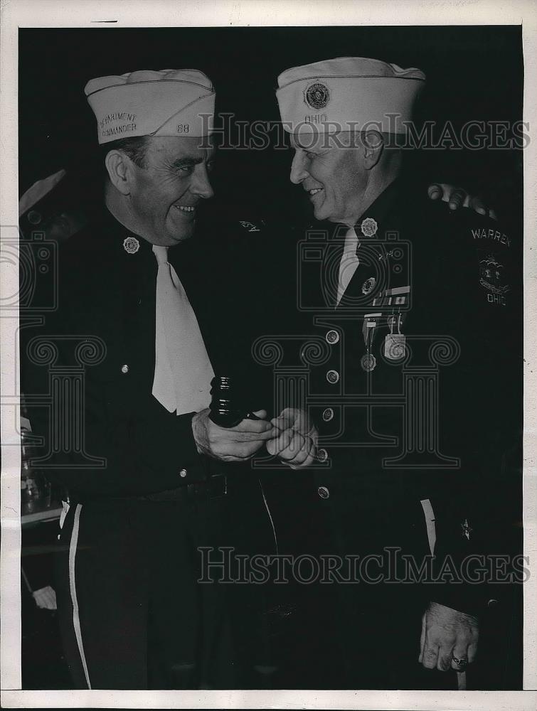 1946 Press Photo Don W. Schoeppe Commander Of Ohio American Legion &amp; Harry Eaton - Historic Images