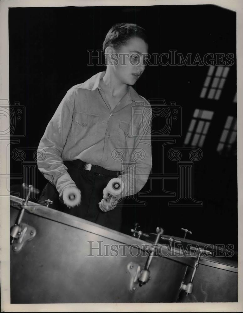 1948 Press Photo Fred Kirkpatrick Plays In Cleveland Children&#39;s Symphony - Historic Images
