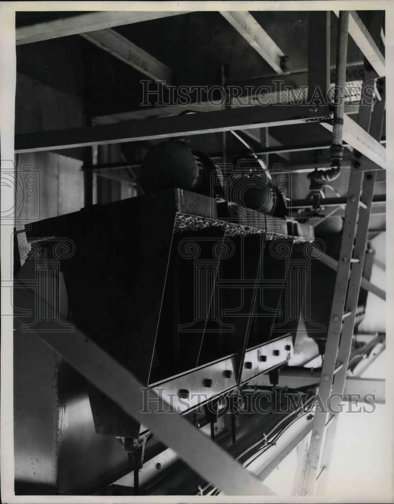 1957 Press Photo Whitaker &amp; Goeding Co. Ypsilanti Michigan Impact plate - Historic Images