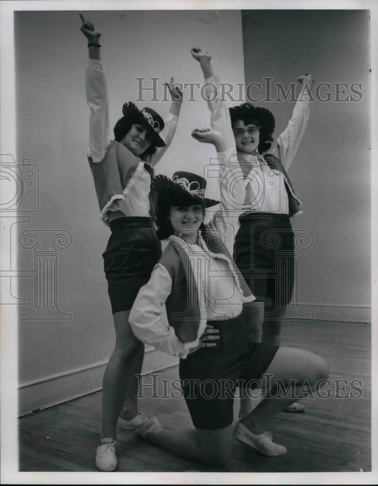1965 Press Photo Junior student Dancers from Mayfield High School - nea66505 - Historic Images