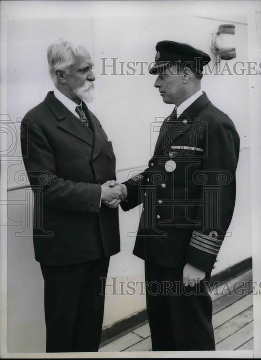 1935 Press Photo Herbert L. Saterlee, Captain S. Gonthier of Jean Jadot Ship - Historic Images