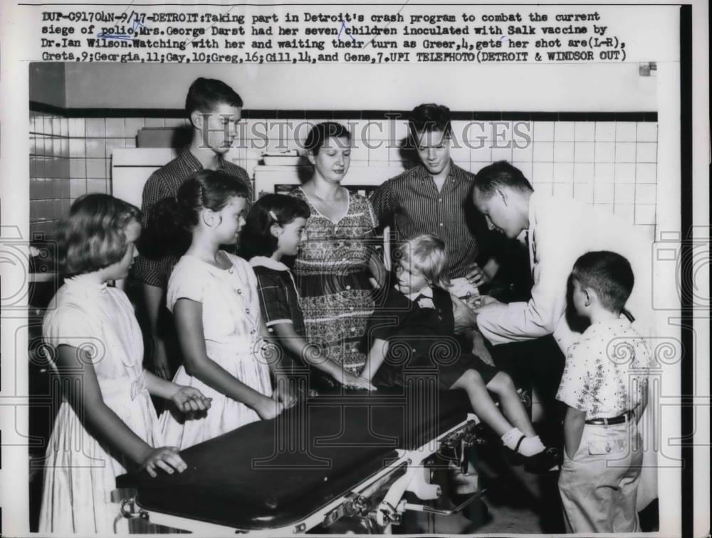 1958 Press Photo Mrs. George Darst & Children, Dr. Ian Wilson, Salk Vaccine - Historic Images