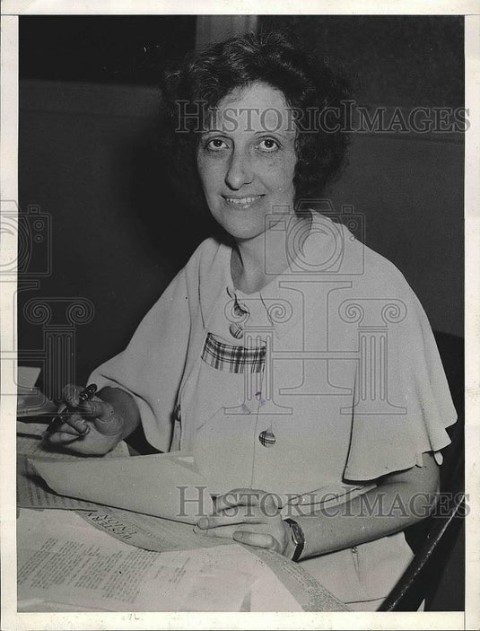 1933 Press Photo Mary E. Hughes At Her Desk At Woman's NRA Work Bureau - Historic Images