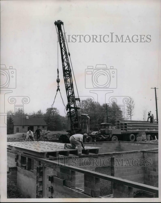 1957 Press Photo Clarence Goetz Home on Dellwood Dr., Cleveland, OH - nea64907 - Historic Images