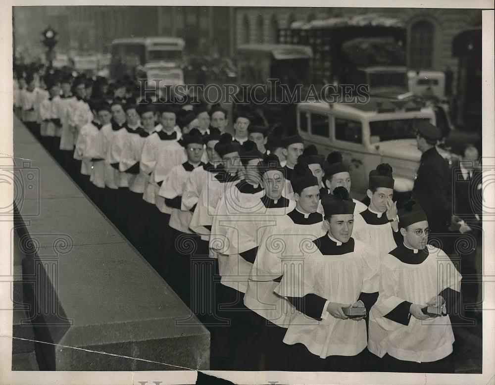 1939 Press Photo Seminarians marching into St. Patrick&#39;s Cathedral - nea68667 - Historic Images