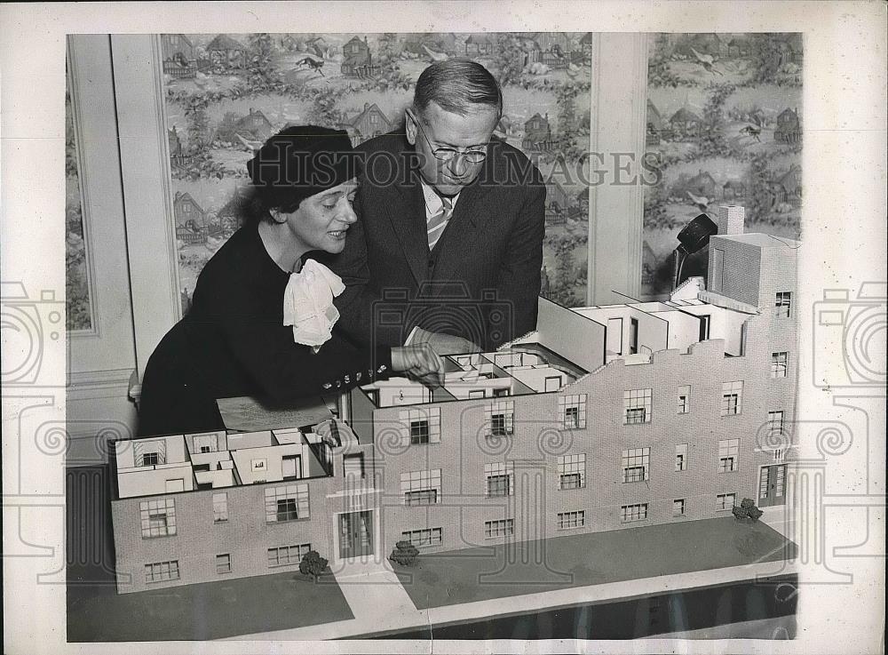 1935 Press Photo Harold Ickes and Ellen Wilkinson Inspect Home - nea64552 - Historic Images