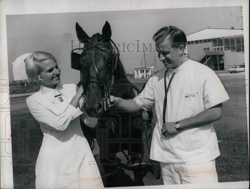 1969 Press Photo Nurse Grace Formica &amp; Dr Luis Burbano &amp; racehorse - nea65781 - Historic Images