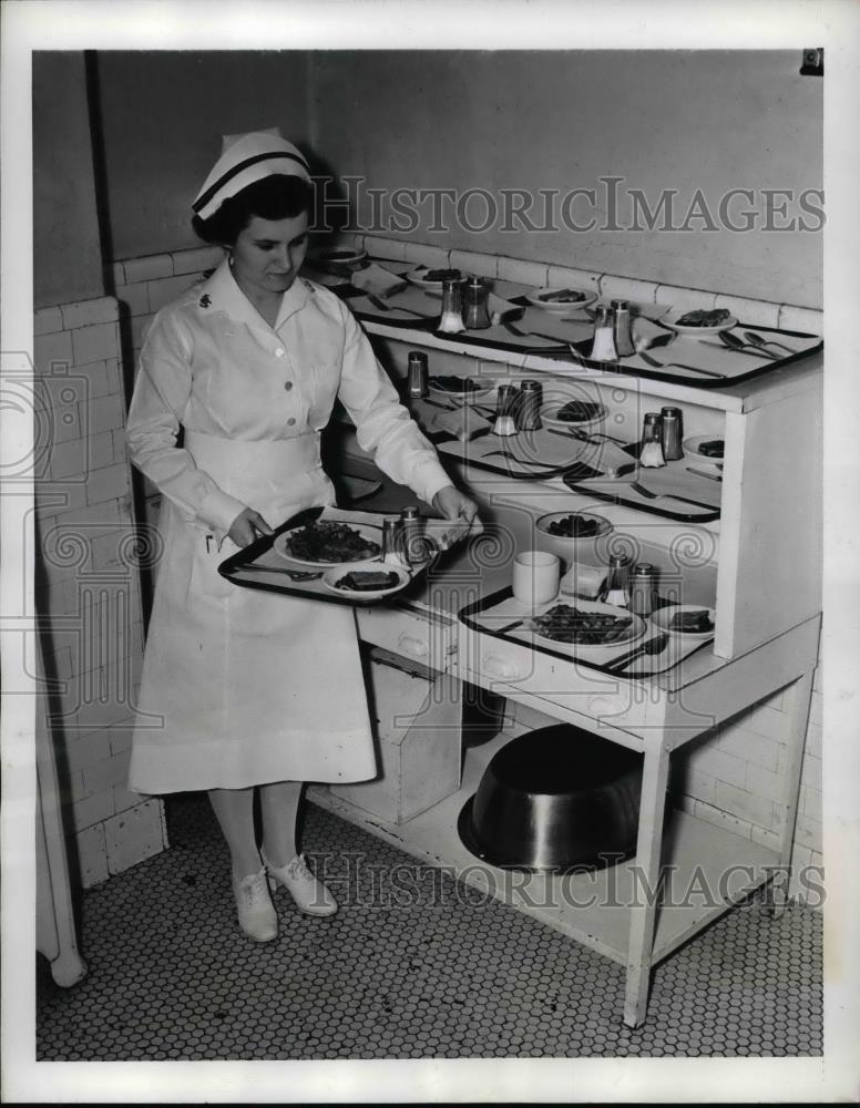 1941 Press Photo Nurse Krok Prepares Balanced Meals for Patients - nea66005 - Historic Images