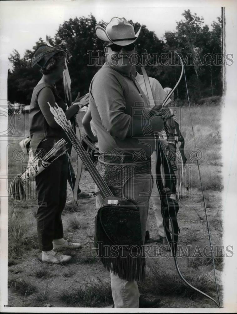 1965 Press Photo Betty Grubbs &amp; Joe Mills, bow champions - nea64980 - Historic Images