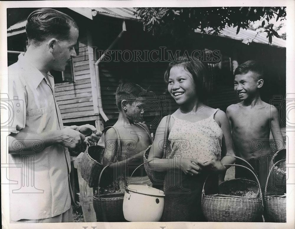 1956 Press Photo Dr. Ramon Miguel speaking with some patience in Thailand - Historic Images