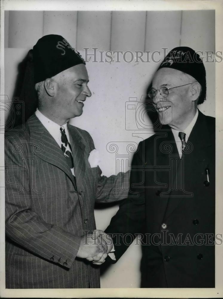 1943 Press Photo Illinois Gov Dwight Green &amp; Senator Charles Noah Orr Attend - Historic Images