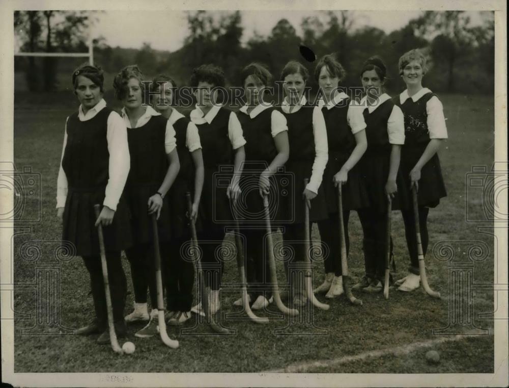 1927 Press Photo Temple University Line Up Girls Hockey Team Practice Session - Historic Images