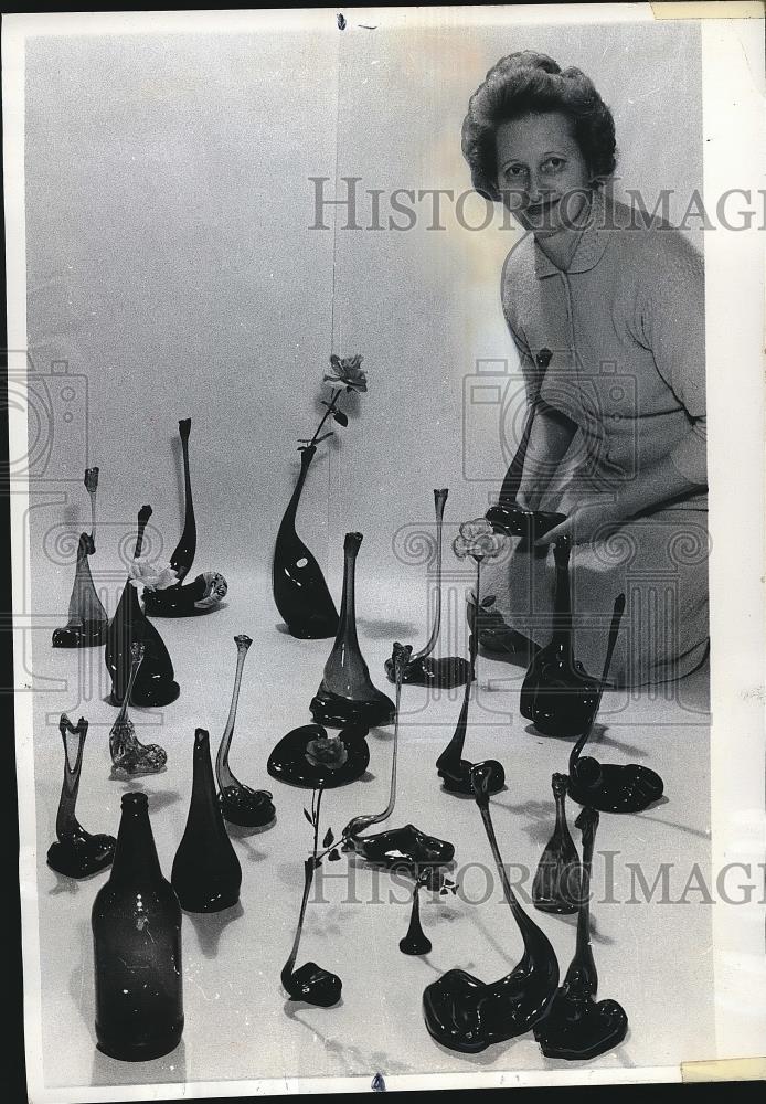 1970 Press Photo Mrs. Clifford Horner With Some Artistic Vases She Makes - Historic Images