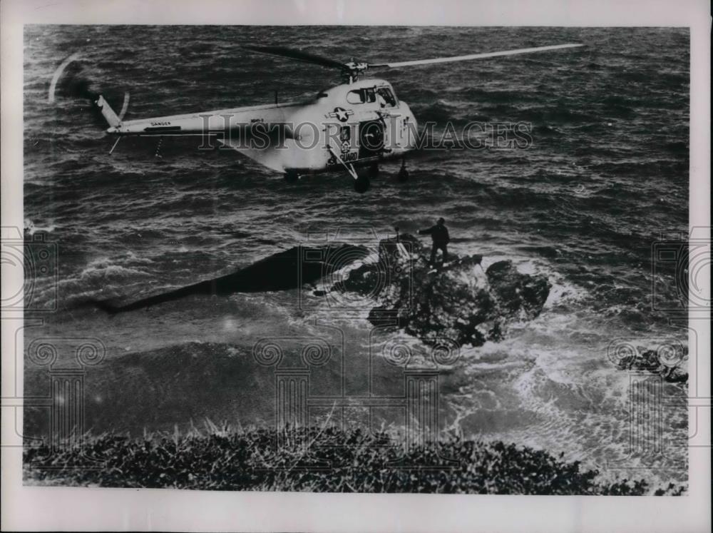 1953 Press Photo San Mateo, Calif. Coast Guard copter rescues Allan C Musel - Historic Images