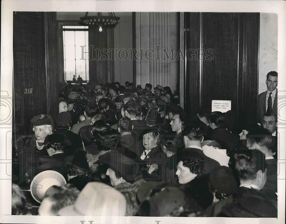 1939 Press Photo Spectators leaving room after Professor Felix Frankfurter spoke - Historic Images
