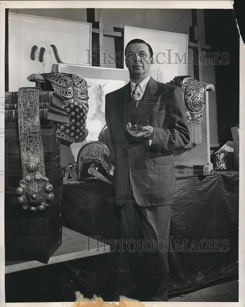 1949 Press Photo Joseee holds a collection of simulated diamonds - Historic Images