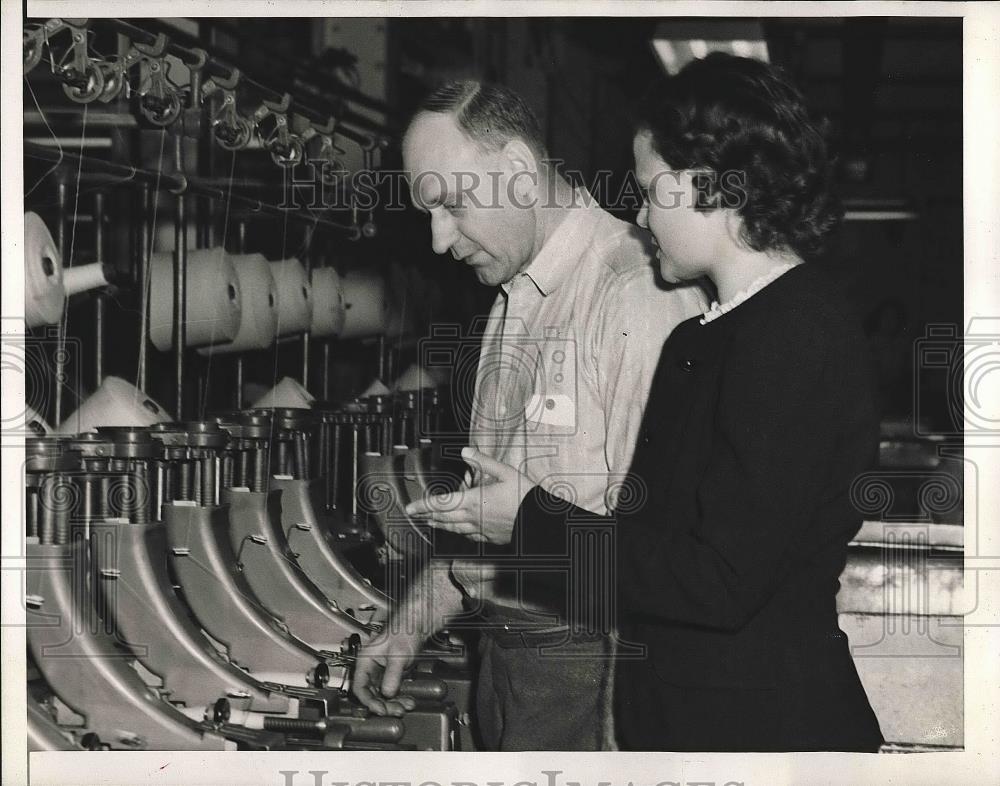 1949 Press Photo Helen A Borski Director Of Worsted Mills Company - nea68220 - Historic Images