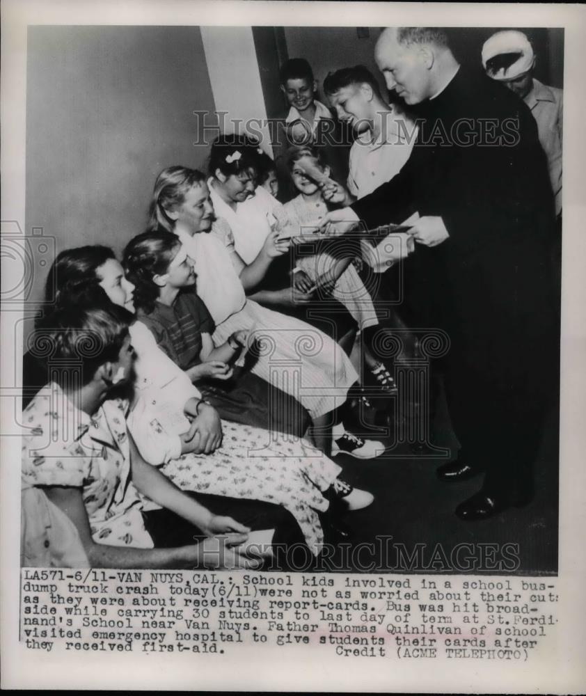 1952 Press Photo Children that were involved in a bus accident. - nea66064 - Historic Images