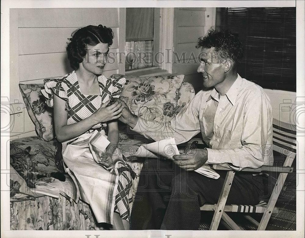 1937 Press Photo William Grant Hayes Wife Sign Language Blind - nea64693 - Historic Images