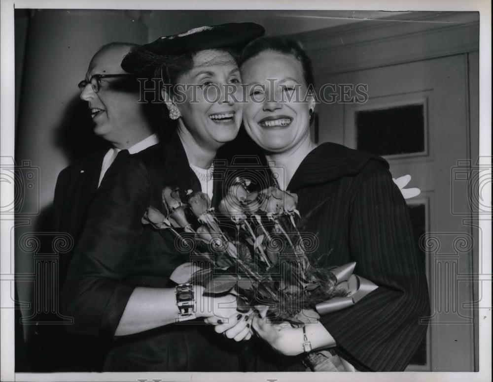 1958 Press Photo Mrs Barbara B Gunderson &amp; Mrs Clare Williams of GOP Committee - Historic Images