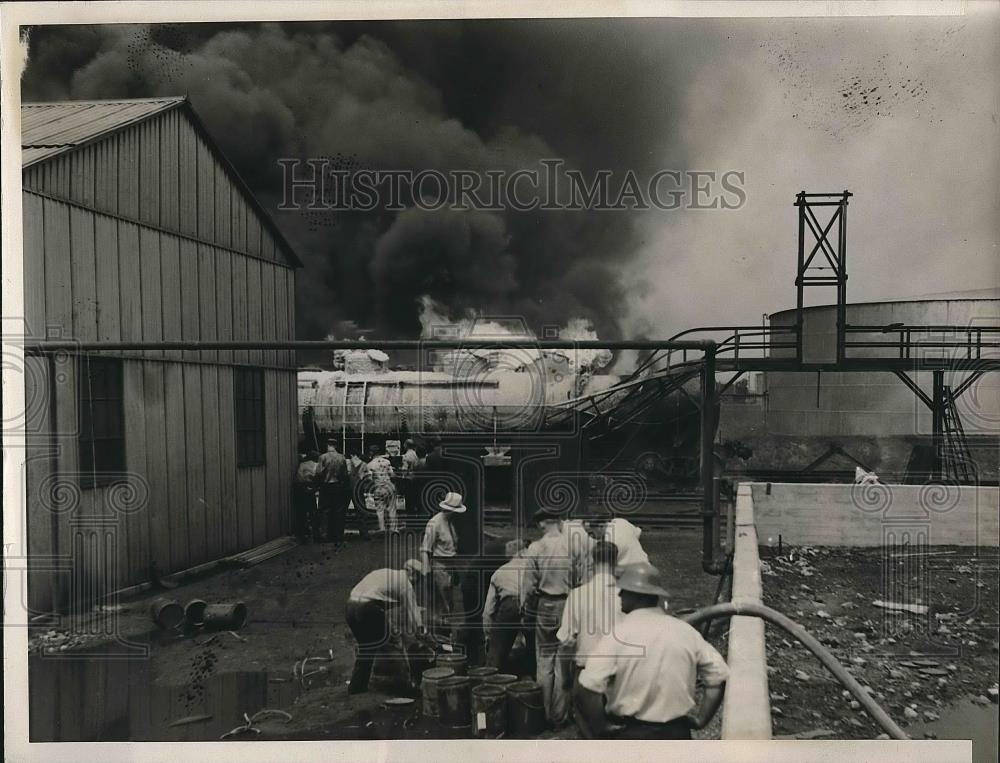 1937 Press Photo Fire at Sinclair Refining Company Storage Plant, Indiana - Historic Images