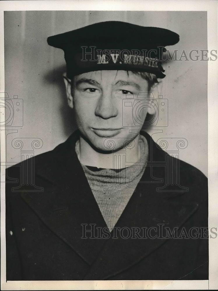 1940 Press Photo George Cowan who saved his Captain in England - Historic Images