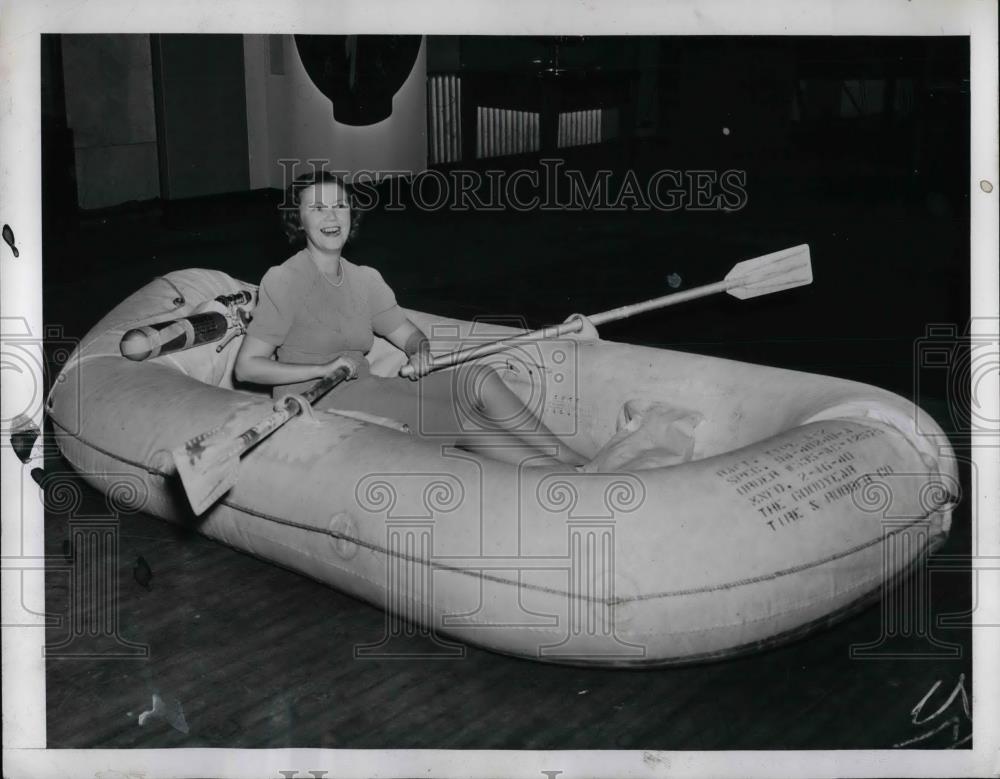1941 Press Photo Mary Hayes demonstrating a four person raft used when in - Historic Images
