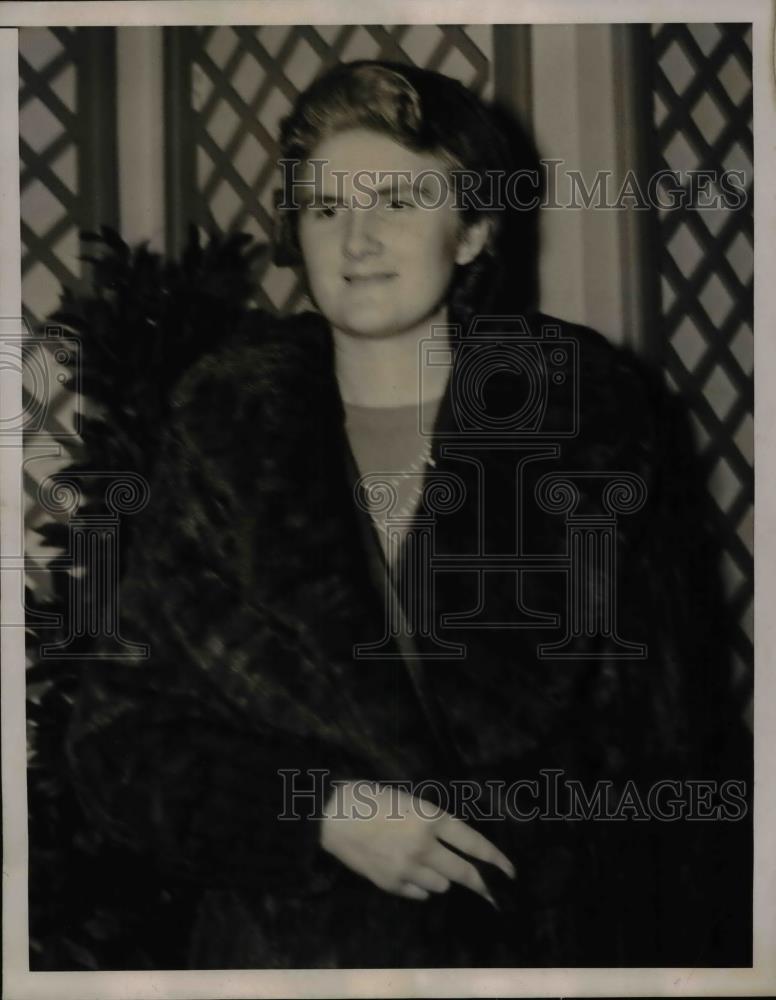 1938 Press Photo Viscountess Hinchingbrooke on the SS Aquitania - Historic Images