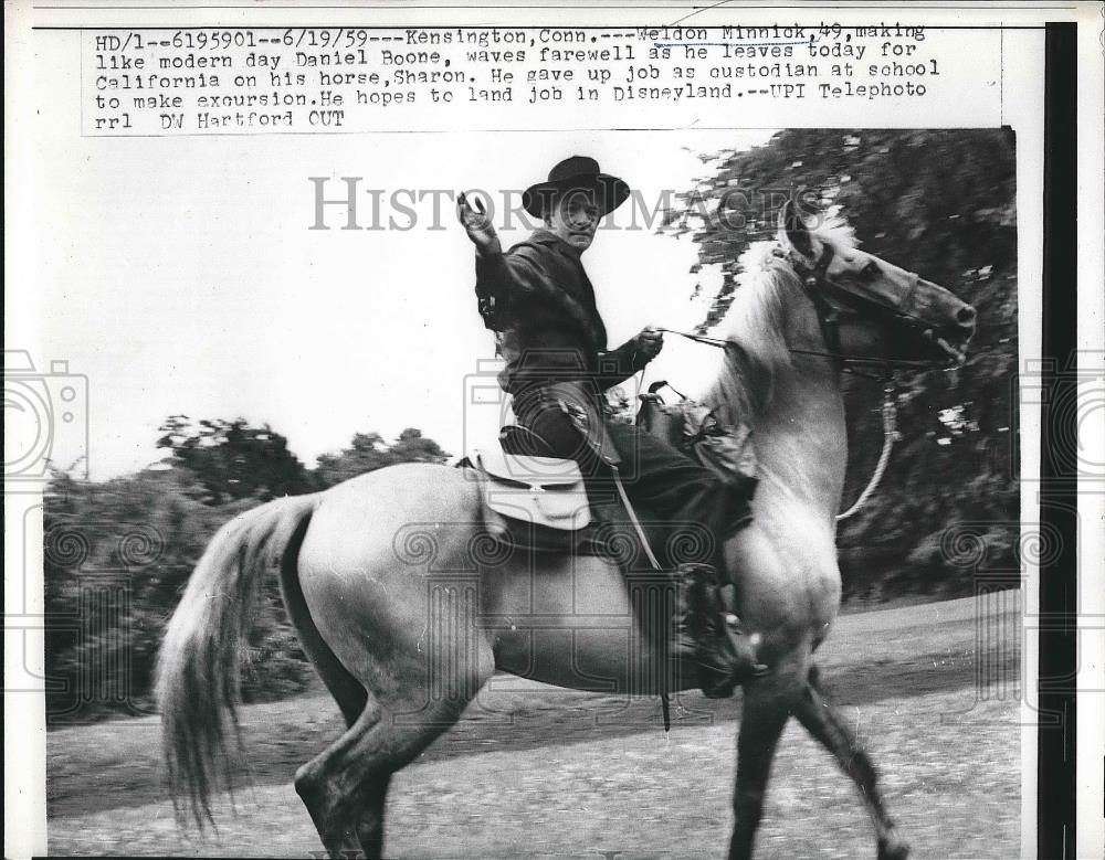 1959 Press Photo Weldon Minnick on his horse Sharon to ride Conn to Calif. - Historic Images