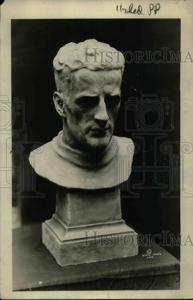 1922 Press Photo Bust sculpture of Rolland Williams, Capt of U of Wis. football - Historic Images