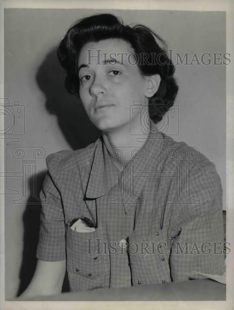 1943 Press Photo Ft Worth, Tx. Kathleen Lathan held for shooting JB Disney - Historic Images