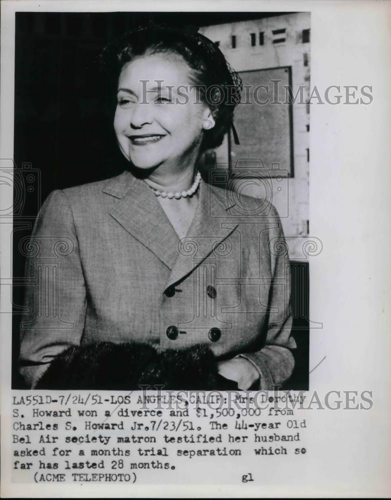 1951 Press Photo Mrs Dorothy Howard after leaving divorce court - nea74146 - Historic Images
