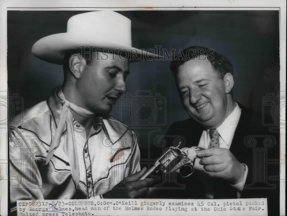1957 Press Photo Ohio Gov O&#39;Neill Examines Pistol Belonging To George Holmes - Historic Images