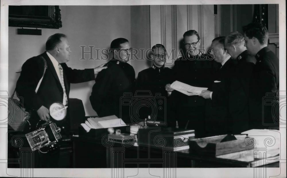 1959 Press Photo Governor Disalle Columbus Salvation Army - nea75338 - Historic Images