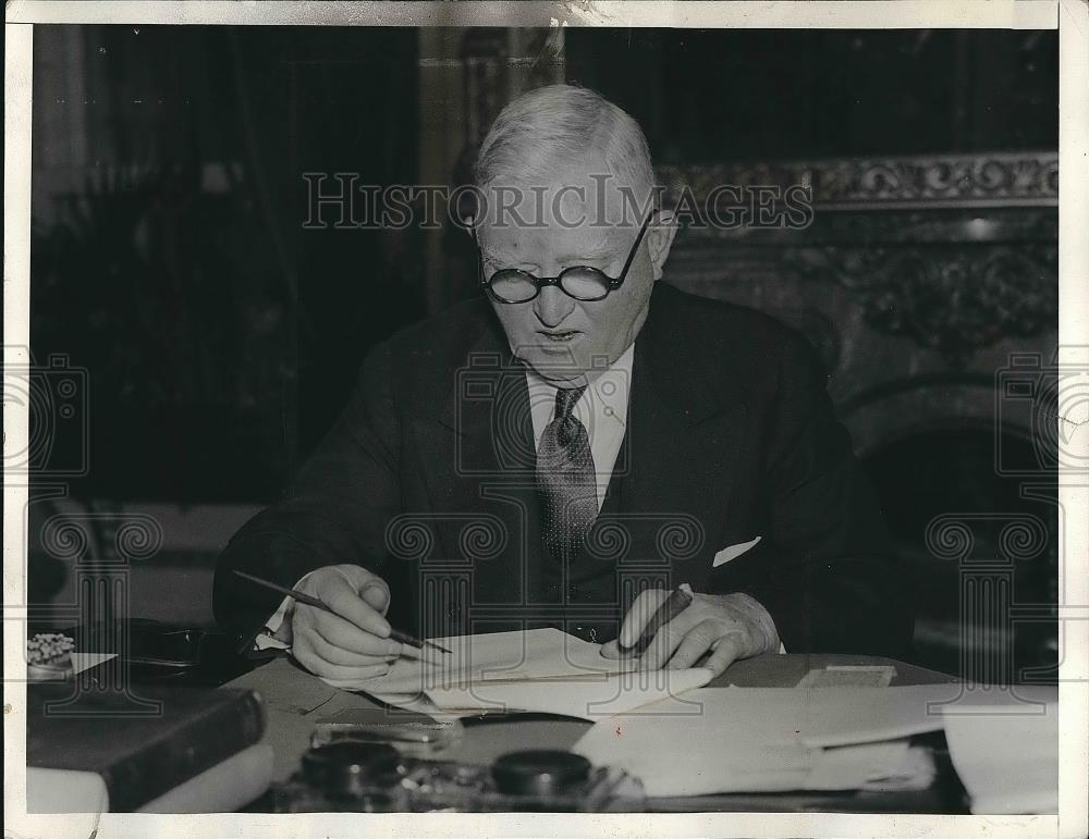 1935 Press Photo Vice President John Nance Garner Signs Work Relief Bill - Historic Images