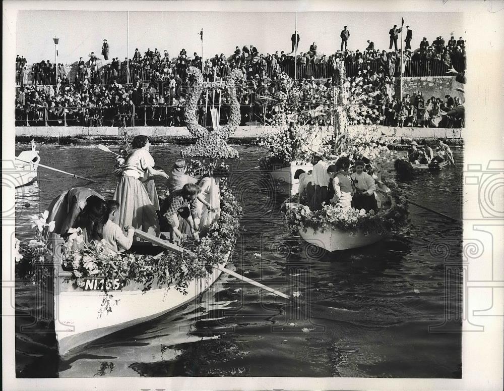 1957 Press Photo The Continent Of Europe Coming Alive During Parade Celebration - Historic Images