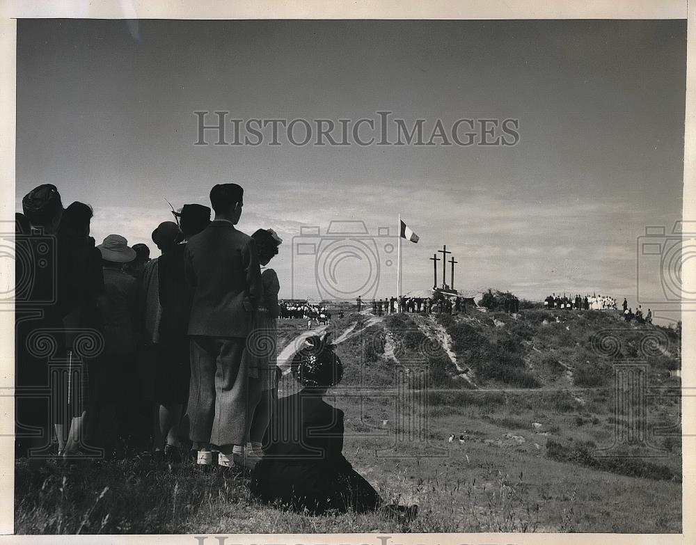 1947 Press Photo Anniversary of Battle of Dunkirk at Fortress of Mt.Valerien. - Historic Images