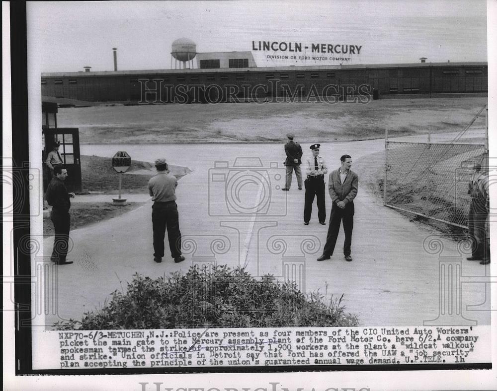 1955 Press Photo Police Picket Ford Motor Company Workers Strike - nea75976 - Historic Images