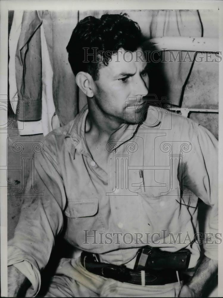 1939 Press Photo Constable Richard Hill after capturing Jack Russell - Historic Images