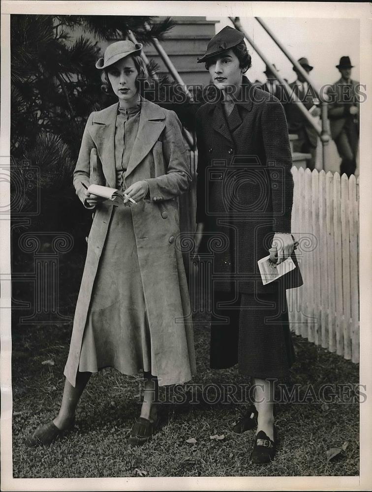 1936 Press Photo Mary and Eleanor Pew at Rose Tree Fox Hunting Club - nea72422 - Historic Images