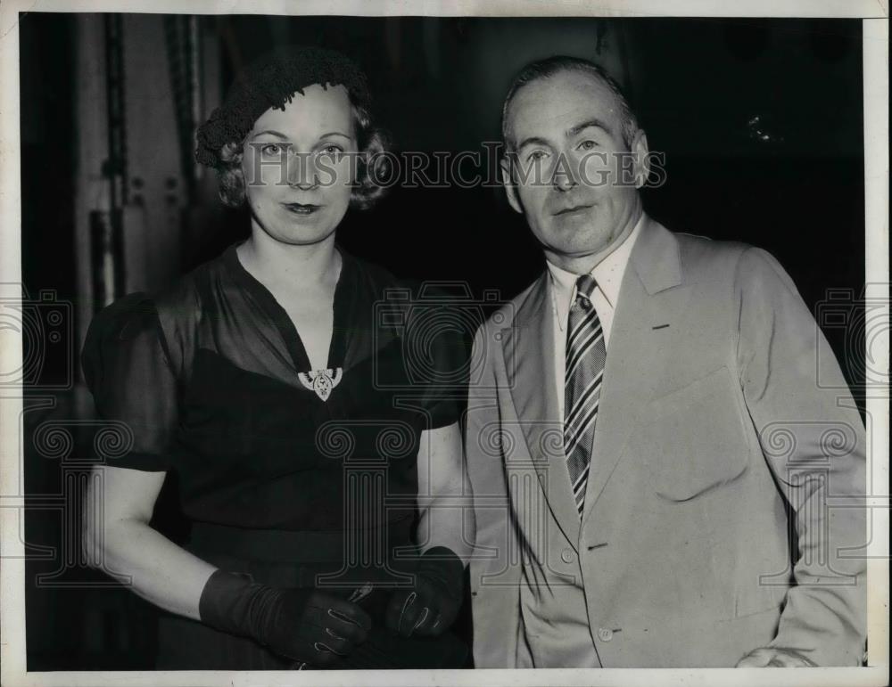 1937 Press Photo Gov. R. E. Quinn, Mrs. Quinn, Rhode Island - nea74949 - Historic Images