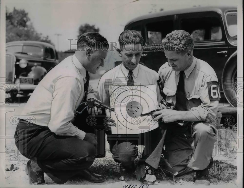 1939 Press Photo D.C. pistol capt. A Anderson,HW Francis &amp; G McNally - nea71022 - Historic Images