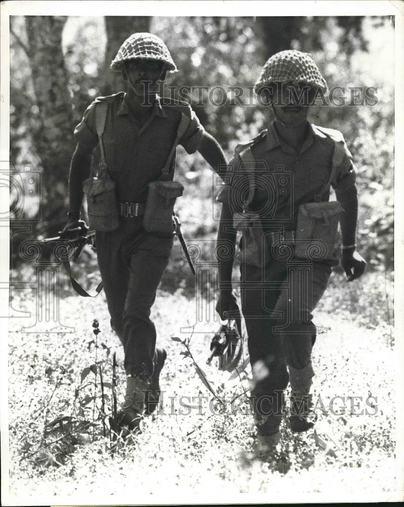 1971 Press Photo Tripura state, India troops patrol along Pakistan border - Historic Images