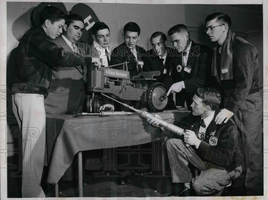 1952 Press Photo The National 4-H Tractor Maintenance Awardees Darrell Keener, - Historic Images