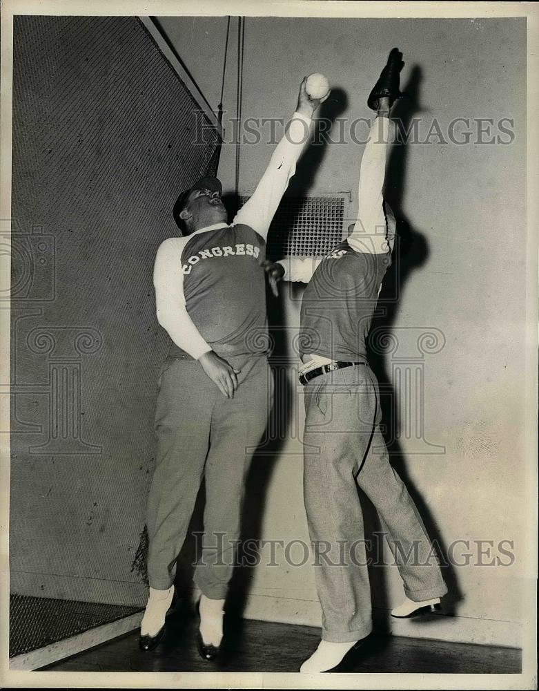 1939 Press Photo Rep. Laurence Arnold, Herman Eberharter Practice For Ball Team - Historic Images