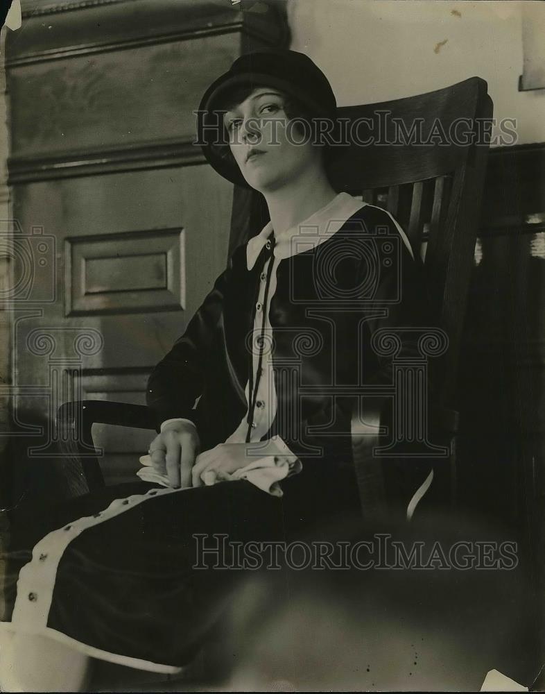 1924 Press Photo Miss Lorraine Nathan posing for photo - nea87310 - Historic Images