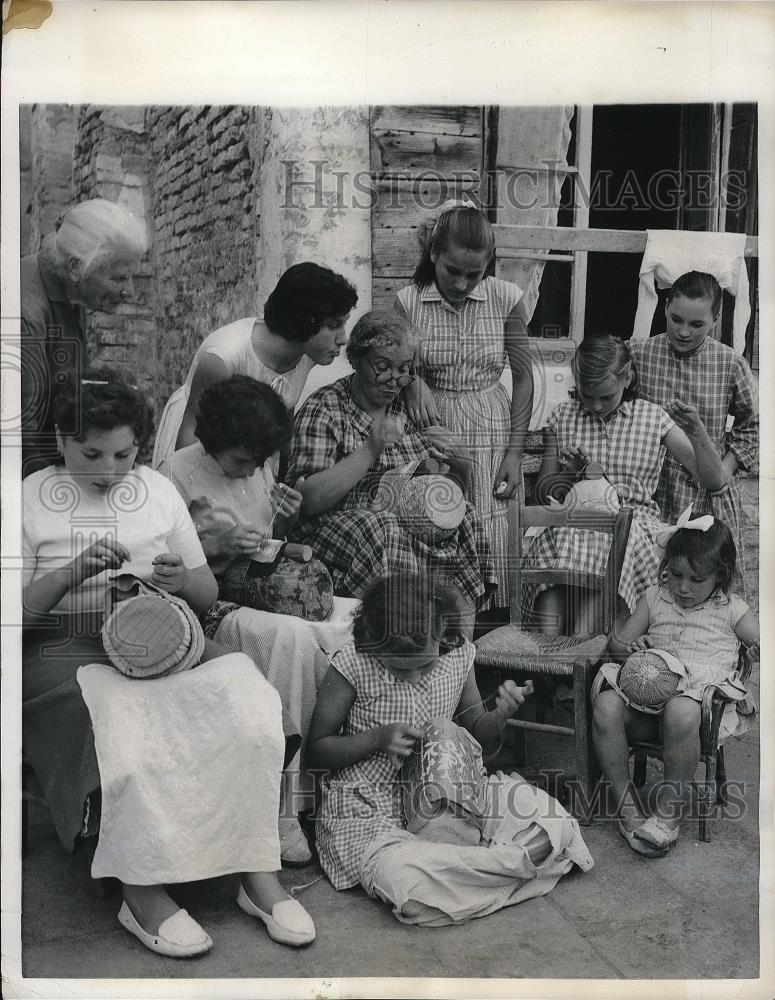 1957 Press Photo Girls Of The Isle Gather Around Elderly Women Outside Classroom - Historic Images