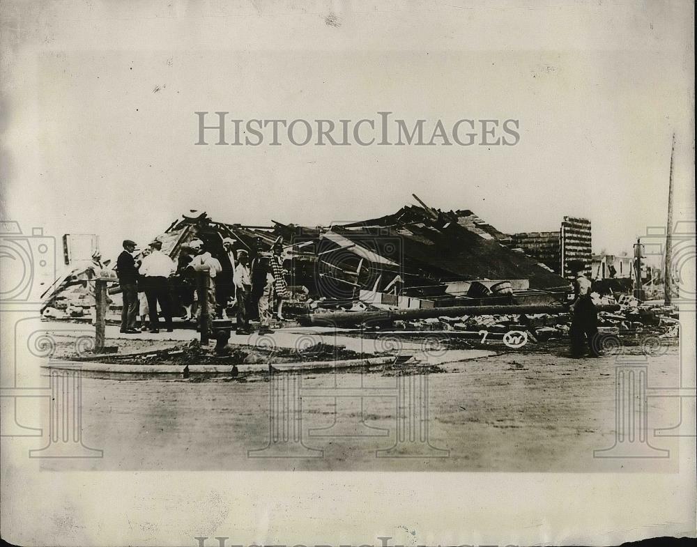 1930 Press Photo Tornado wreckage in Hutchinson, Kansas - nea79676 - Historic Images