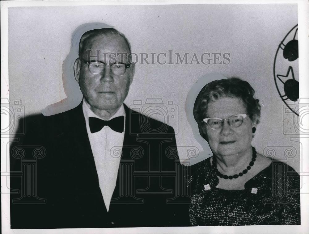1967 Press Photo Mr. and Mrs. James J. Nixon celebrate their 50th wedding - Historic Images